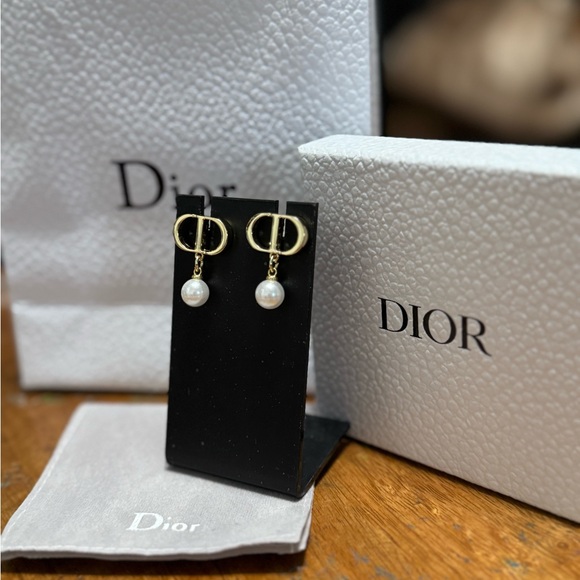 CHRISTIAN DIOR Stud Earrings with pearl drop - Picture 3 of 5